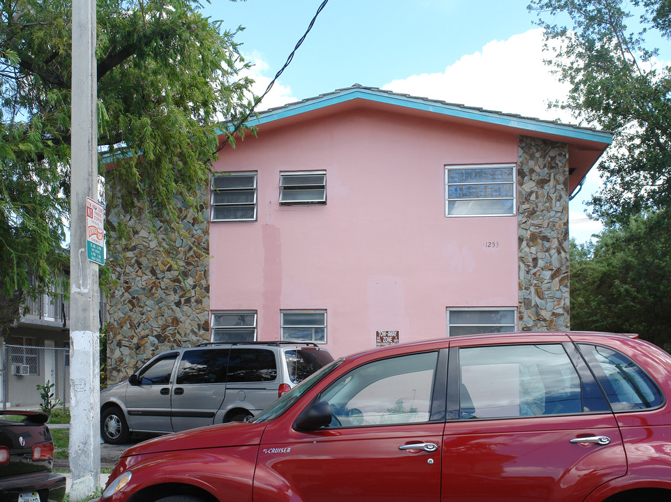 1253 NW 5th St in Miami, FL - Building Photo