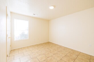 Taylor Ridge Apartments in Albuquerque, NM - Building Photo - Building Photo