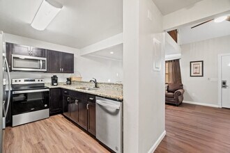 5218 Beach Dr in Panama City, FL - Foto de edificio - Building Photo