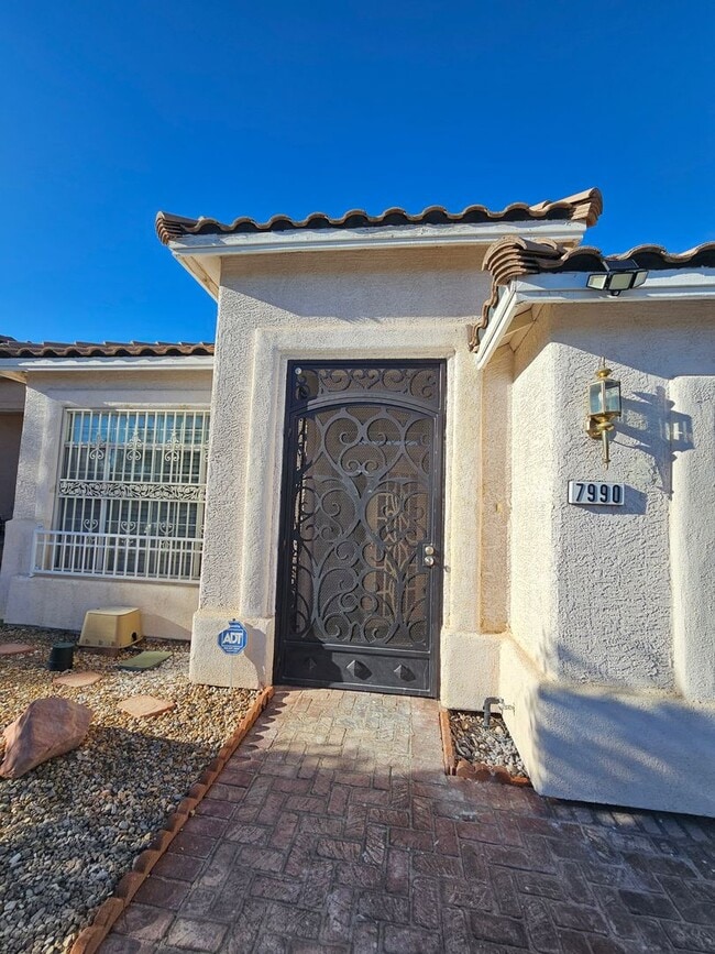 7990 Nookfield Dr in Las Vegas, NV - Building Photo - Building Photo