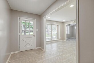 13910 E Cypress Forest Dr in Houston, TX - Building Photo - Building Photo
