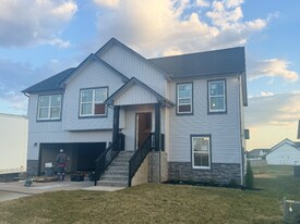 511 Ayden Ln in Clarksville, TN - Building Photo
