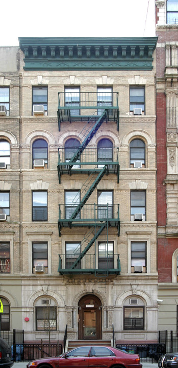 304 W 112th St in New York, NY - Building Photo