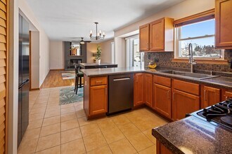 595 Pershing Ct in Mundelein, IL - Building Photo - Building Photo