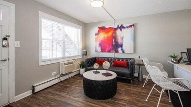 The Hinsdale in Hinsdale, IL - Foto de edificio - Building Photo