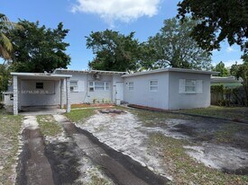 10335 NW 2nd Ct in Miami, FL - Building Photo