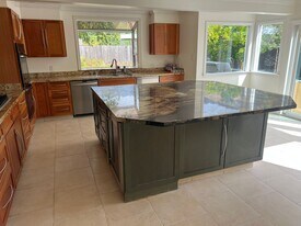 6 Mount Hood Ct in San Rafael, CA - Building Photo