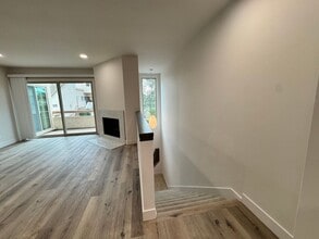 6110 Calle Mariselda in San Diego, CA - Building Photo - Building Photo