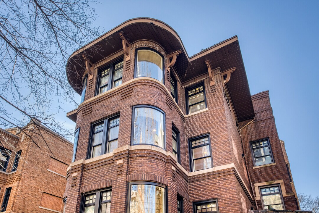 935 W Winona St, Unit # 01N in Chicago, IL - Building Photo