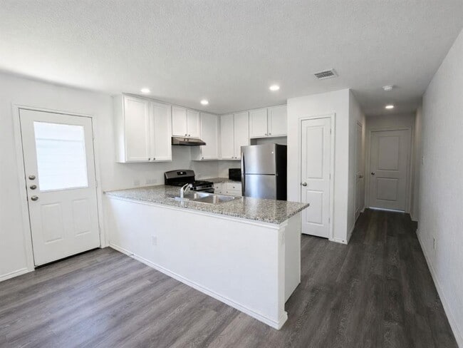 5910 Antonio Pl in Seguin, TX - Building Photo - Building Photo