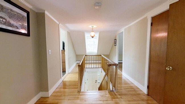 7 Warren St, Unit Winthrop Room in Hallowell, ME - Building Photo - Building Photo