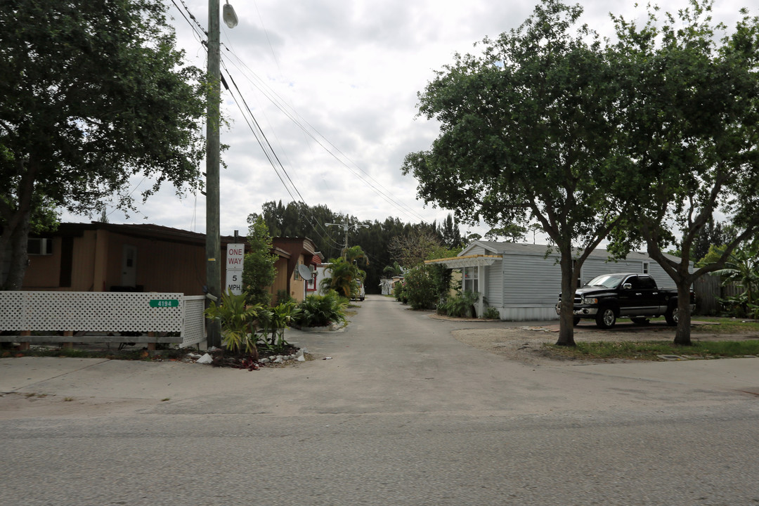 4194 Kirk Rd in Lake Worth, FL - Building Photo