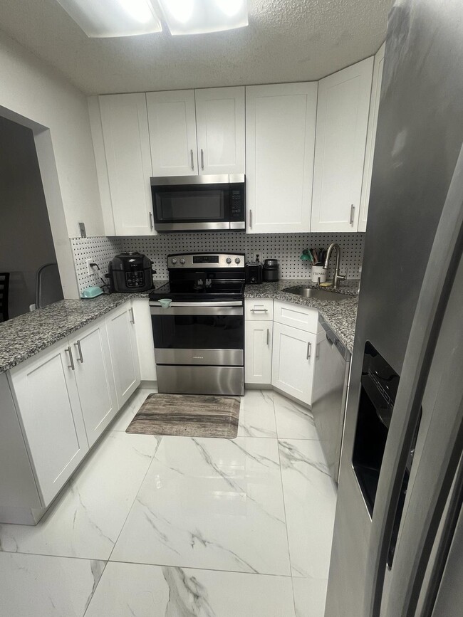 4988 Sable Pine Cir in West Palm Beach, FL - Foto de edificio - Building Photo