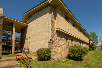 Chateau Kerr Apartments in Memphis, TN - Foto de edificio - Building Photo