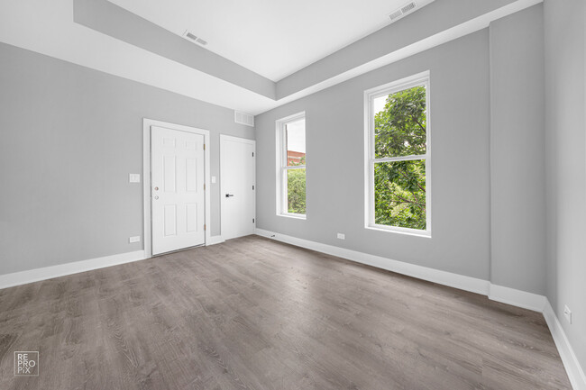 1035 N Washtenaw Ave in Chicago, IL - Building Photo - Building Photo