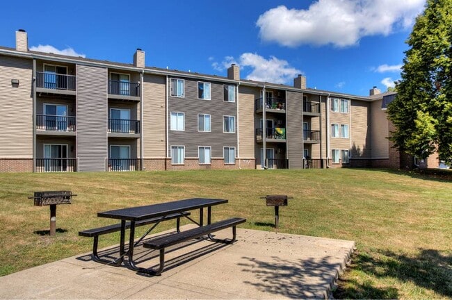 Hamlet Apartments in West Des Moines, IA - Foto de edificio - Building Photo