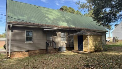 105 Carson Dr in Cowpens, SC - Building Photo - Building Photo