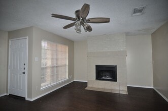 512 Rita Ln in Arlington, TX - Building Photo - Building Photo