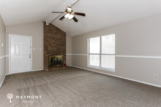 6741 S Creek Dr in Fort Worth, TX - Building Photo - Building Photo