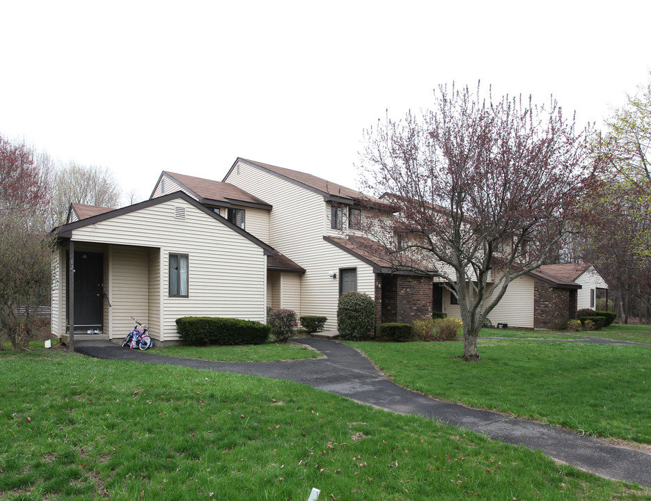 Canal Place in Weatogue, CT - Building Photo