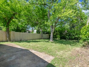 10437 Count Dr in St. Louis, MO - Building Photo - Building Photo