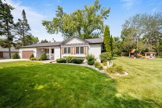 1144 Rolling Ln in Lake Geneva, WI - Building Photo - Building Photo