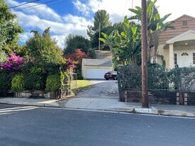 21122 Avenue San Luis in Woodland Hills, CA - Building Photo