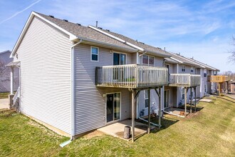 Parkside Crossing Townhomes in Urbandale, IA - Foto de edificio - Building Photo
