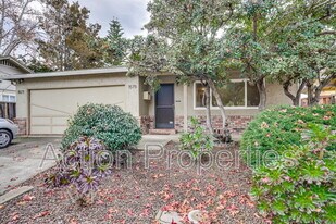 1575 California St in Mountain View, CA - Building Photo