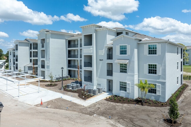 Terrace Condominiums in Lehigh Acres, FL - Foto de edificio - Primary Photo