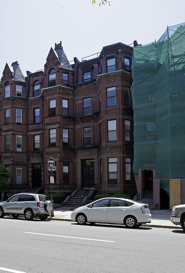 260-262 Commonwealth Ave in Boston, MA - Building Photo - Building Photo