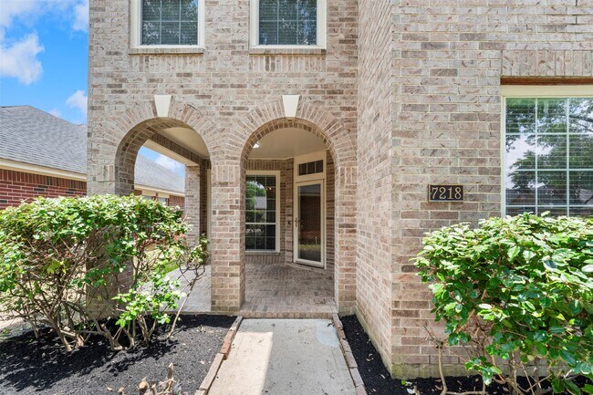 7218 Broadelm Dr in Houston, TX - Building Photo - Building Photo