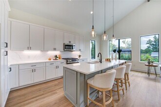 6121 Pacific Frst Dr in Houston, TX - Building Photo - Building Photo