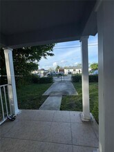 22250 Miami Ave in Miami, FL - Building Photo - Building Photo