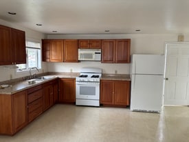 128 Heywood St in Worcester, MA - Building Photo