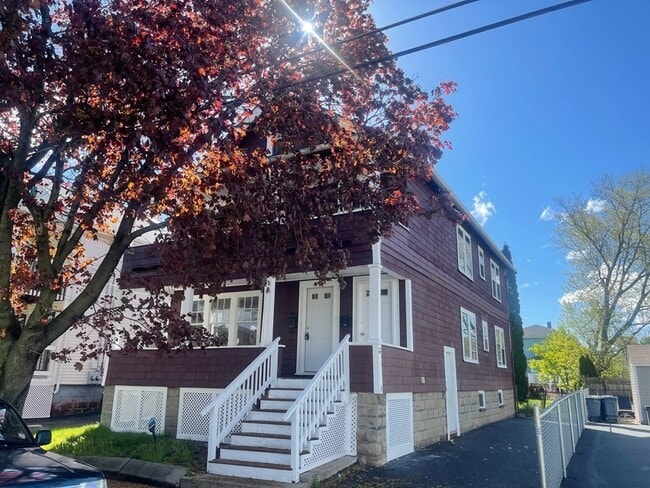 137 Mills St, Unit #1
