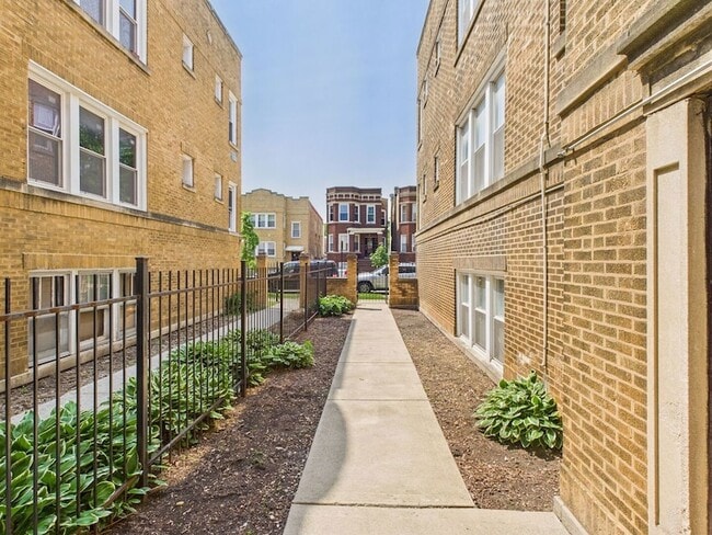 property at 4338 W Kamerling Ave