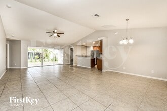 2912 NW 18th Pl in Cape Coral, FL - Foto de edificio - Building Photo