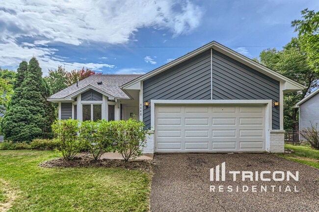 4448 Hamilton Dr in Eagan, MN - Building Photo - Building Photo