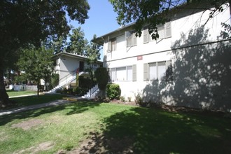 Oak Street Garden in Whittier, CA - Building Photo - Building Photo