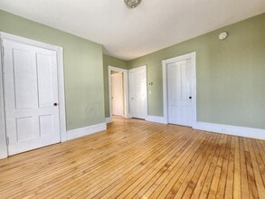 72 Pier St in Bangor, ME - Building Photo - Building Photo