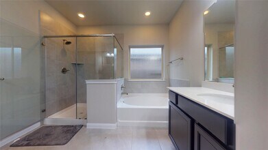 2327 Windy Sail Dr in La Marque, TX - Building Photo - Building Photo