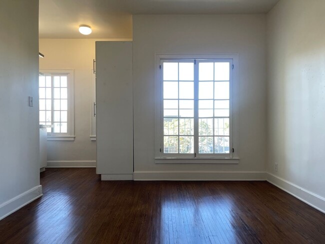 3000-3006 Kenwood Ave in Los Angeles, CA - Foto de edificio - Building Photo