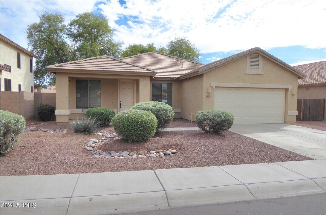12511 W Glenrosa Dr in Litchfield Park, AZ - Building Photo