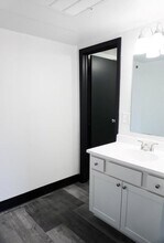 1408 Buffalo Jones Ave-Unit -215 in Garden City, KS - Building Photo - Building Photo