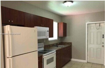 17800 NW 28th Ct in Miami Gardens, FL - Building Photo - Building Photo