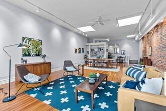 323 W Main St in Durham, NC - Foto de edificio - Building Photo