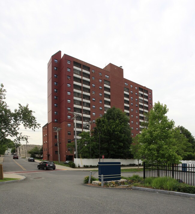 Margolis Apartments in Chelsea, MA - Foto de edificio - Building Photo