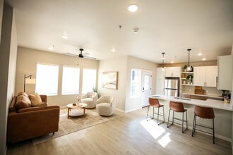 Paragon in Eau Claire, WI - Foto de edificio - Building Photo