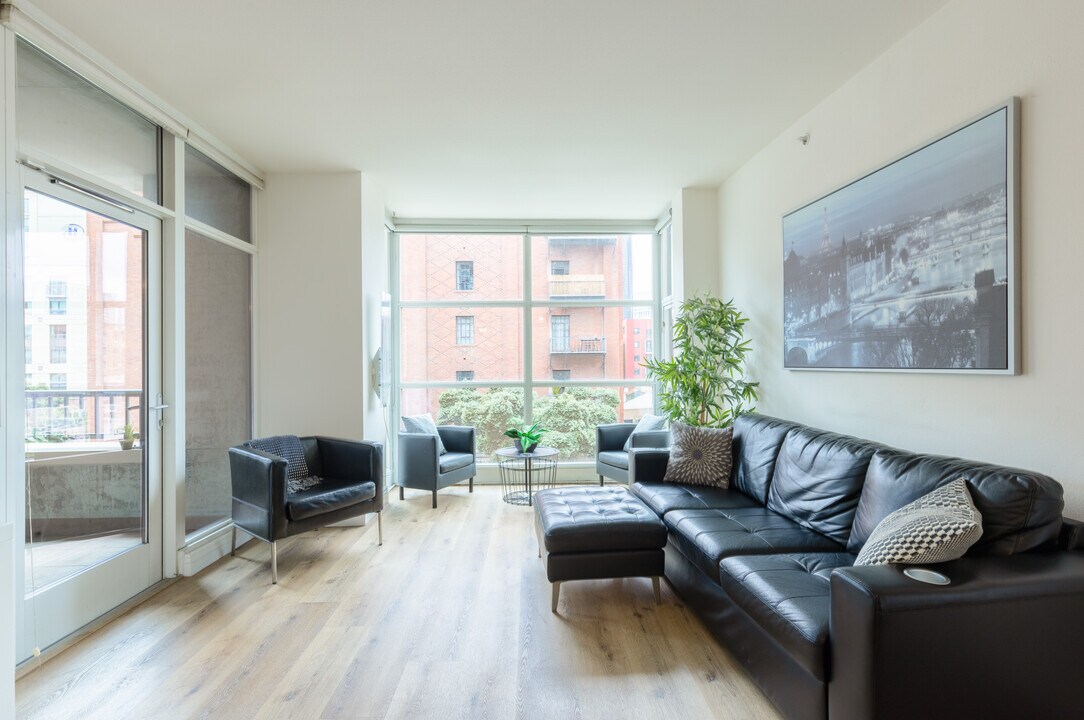 530 K St, Unit 305 in San Diego, CA - Building Photo